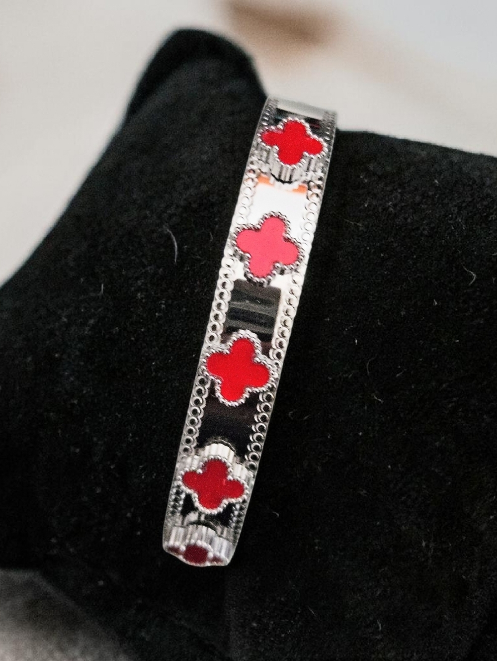 RED CLOVER BANGLE CUFF BRCELET STAINLESS STEEL SIZE 5.5 - 6